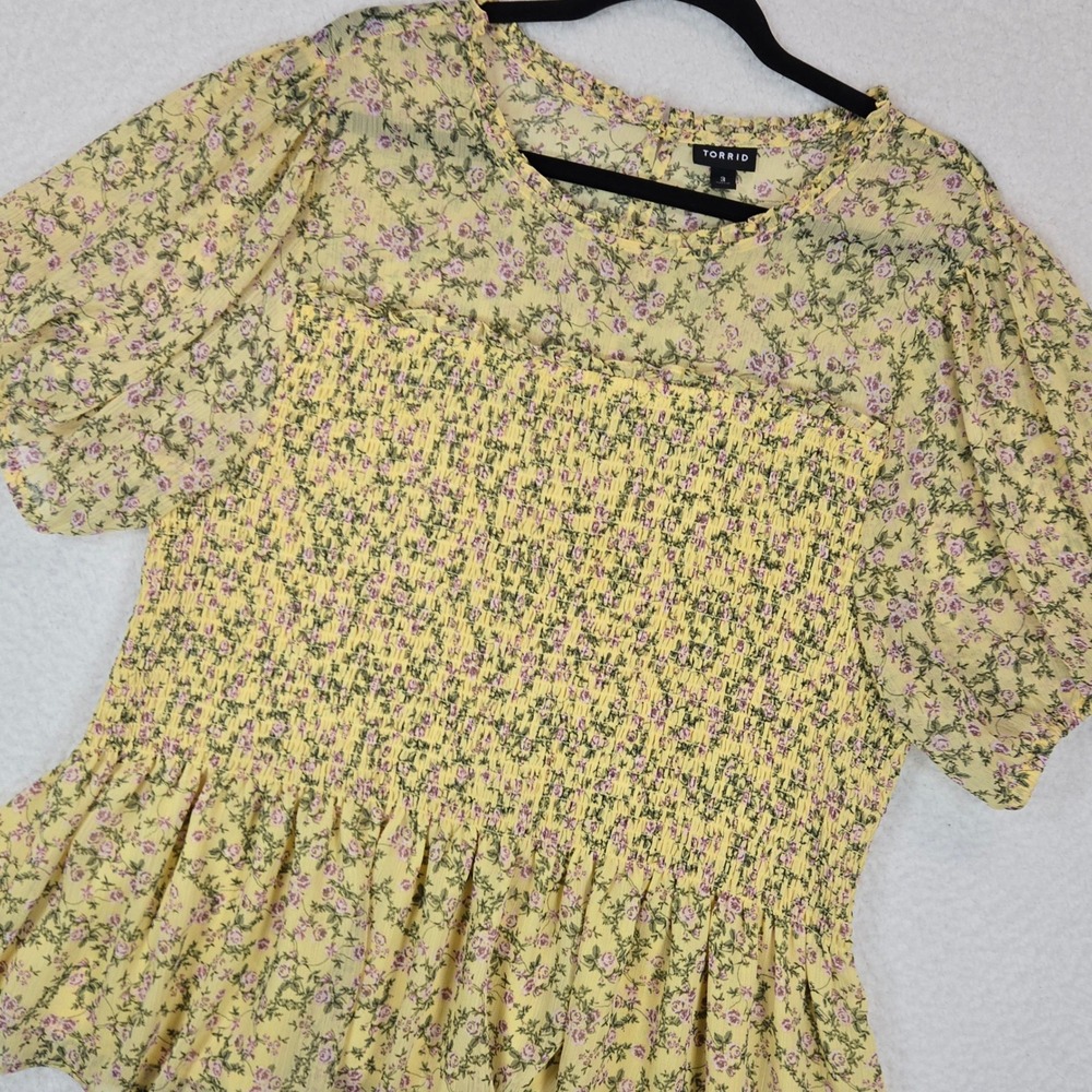 Torrid Floral Smocked Peplum Blouse Womens 3X Yellow Pink Rose Puff Sleeve Plus